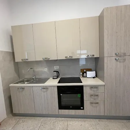 Two Bedroom N Apartment *