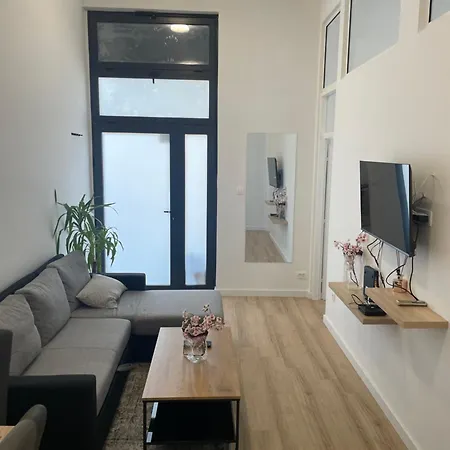 Two Bedroom N * Split