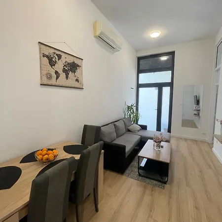 Apartment Two Bedroom N Split