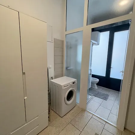 Two Bedroom N Apartment