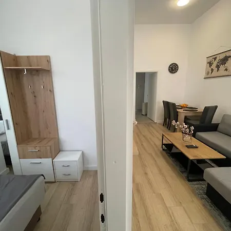 Two Bedroom N * Split