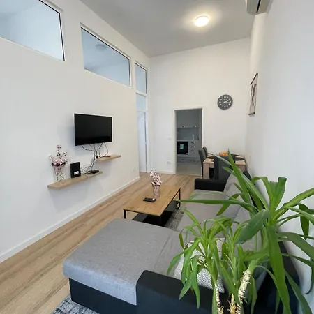 Two Bedroom N Split