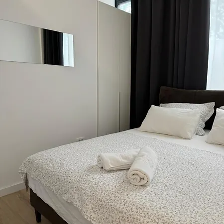 Two Bedroom N * Split