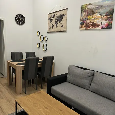 Two Bedroom N Apartment Split