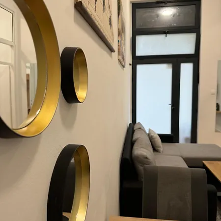 Two Bedroom N * Split