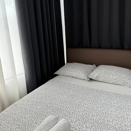 Two Bedroom N Apartment *